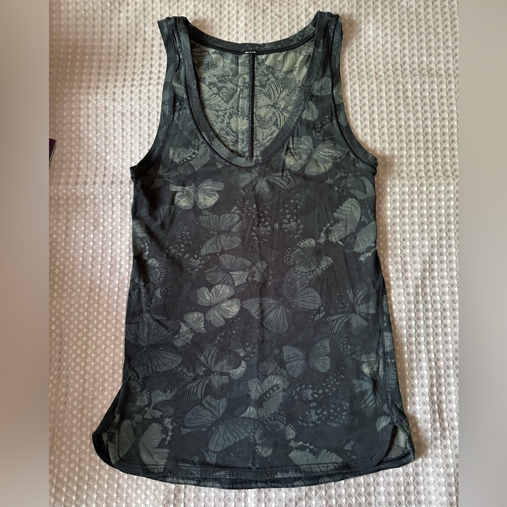 Lululemon Athletica v-neck, Fitted Tank Top 4 EUC lightweight